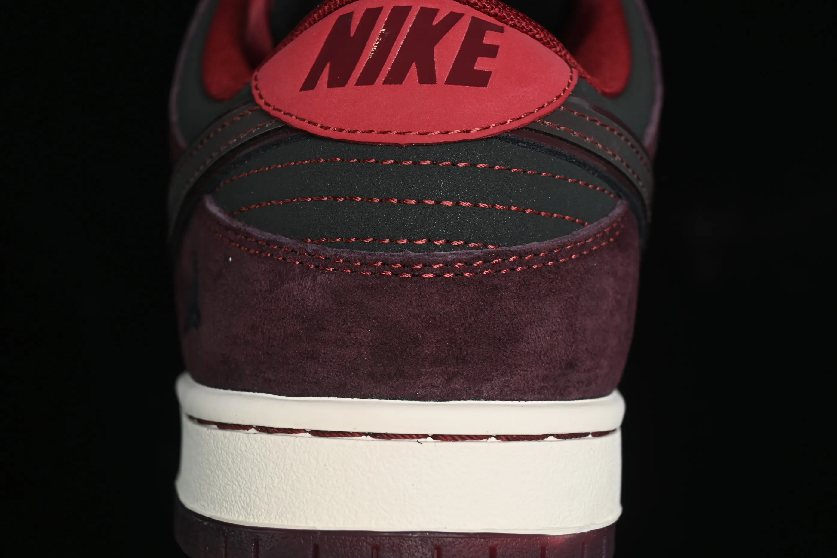 All categories Nk SB Dunk Series Nk SB Dunk Low low-top sneakers Riot Skateshop x Nk SB Dunk Low joint model Bordeaux red low-top casual sneakers FZ1289-200